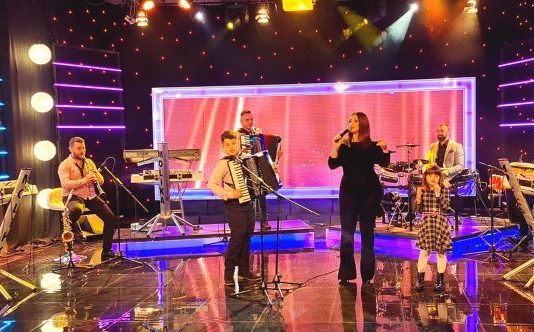 Учениците Драган Костадинов и Лина Костадинова oд ООУ Гоце Делчев- Штип, гости во емисијата Фолк Парада