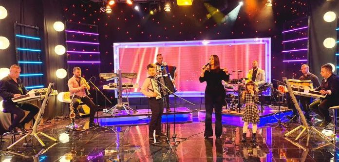 Учениците Драган Костадинов и Лина Костадинова oд ООУ Гоце Делчев- Штип, гости во емисијата Фолк Парада