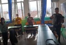 Среќен празник на сите жени вработени во ООУ “Гоце Делчев ” како и на сите мајки, баби, сестри …..бидете живи и здрави 💐🌷⚘🌼🌺🌹 уживајте во прекрасната изведба на нашиот виртуоз Драган Костадинов