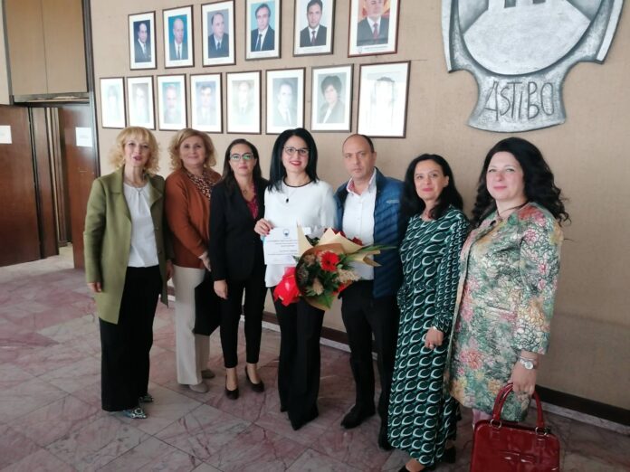 IMG-59b18a11874423f11e2d6017d29d1831-V