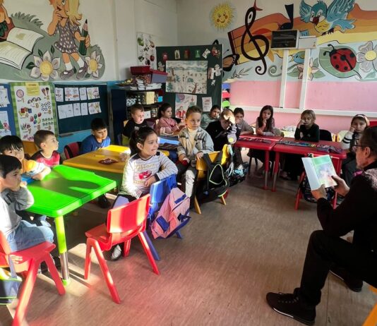 Книгата прозорец кон светот на фантазијата и стекнување на знаења