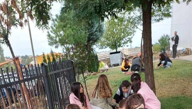 Еколошка акција- Садење на грмушести и дрвенести растенија во училишниот двор на подрачното училиште ПОУ Три Чешми