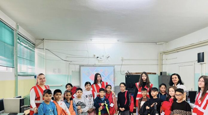 Црвен крст на РСМ – Општинска организација Штип во рамки на кампањата “За посреќно детство” во ООУ „Гоце Делчев“ – Штип, одржа работилница